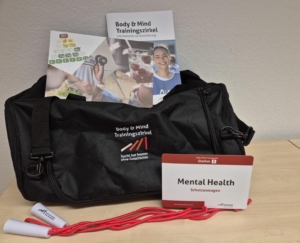 Die Tasche zum Trainingszirkel Body & Mind mit einigen Materialien, wie Broschüren und Methodenhandbuch.