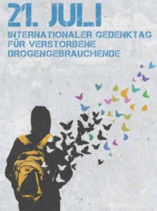 Logo des Gedenktages für verstzorbene Drogenabhängige: Eine Person von hinten mit Rucksack auf dem Rücken, aus dem viele schwarze Schmetterlinge fliegen, die - je mehr sie zum Himmel aufsteigen - bunt werden.